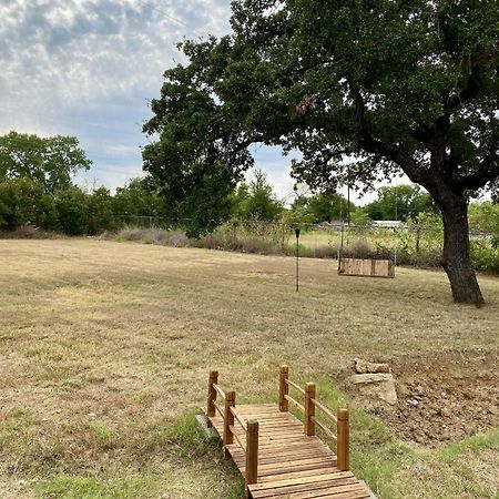 Pet Friendly Graham Home Route 66 At The Mistletoe Farm Exterior foto