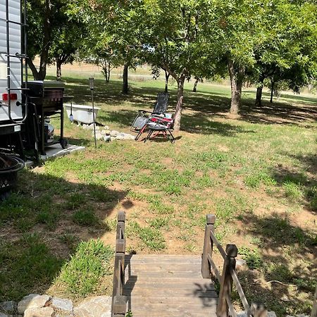 Pet Friendly Graham Home Route 66 At The Mistletoe Farm Exterior foto