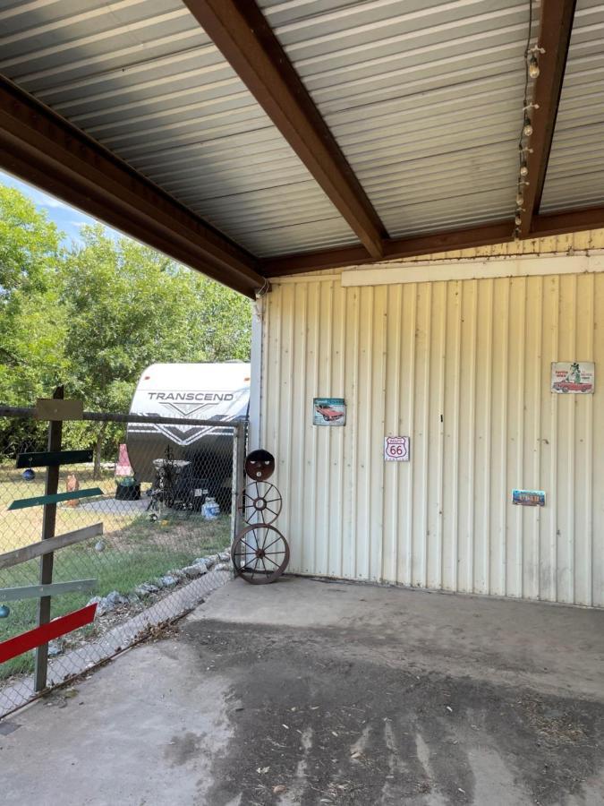 Pet Friendly Graham Home Route 66 At The Mistletoe Farm Exterior foto